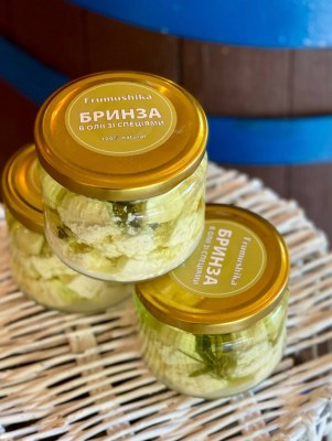  Бринза в олії зі спеціями